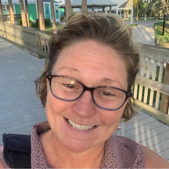 Meet your Posher, Heather Skye - Picture 1 of 6